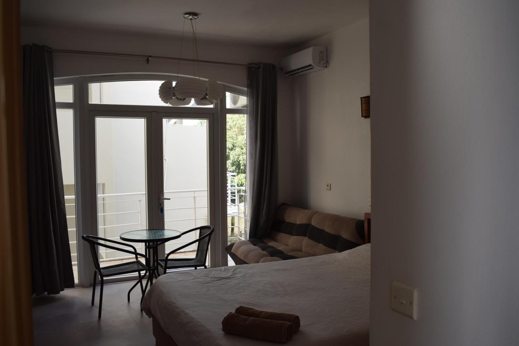 Ocean Drive Studio - Opposite The Beach Grand Baie Exterior photo