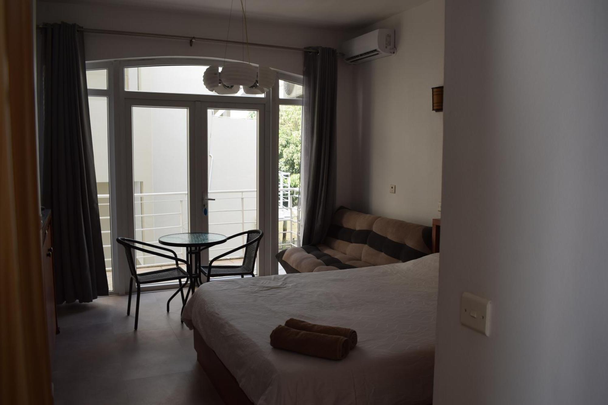 Ocean Drive Studio - Opposite The Beach Grand Baie Exterior photo